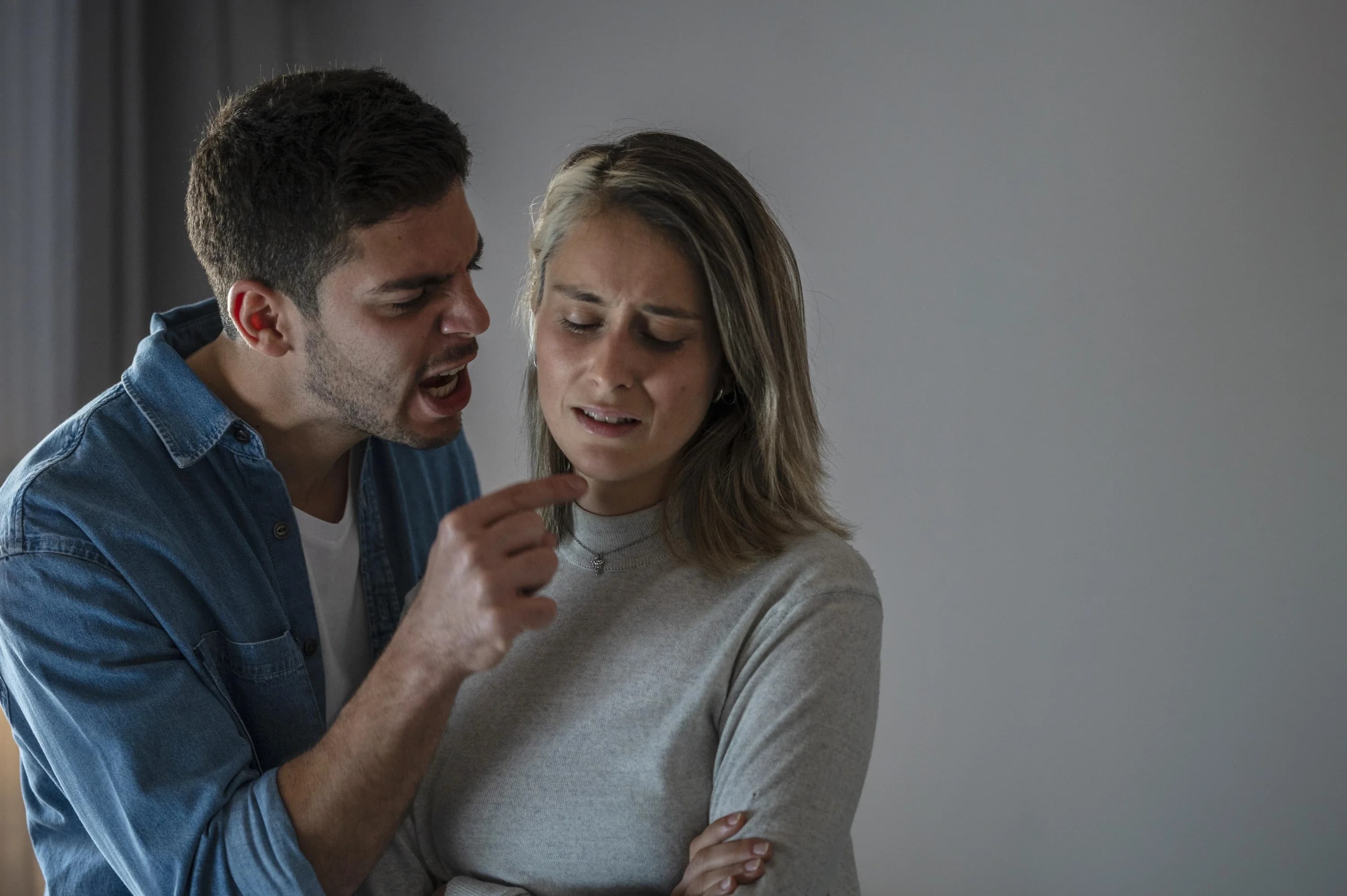Como Identificar um Relacionamento Abusivo e se libertar dele de vez